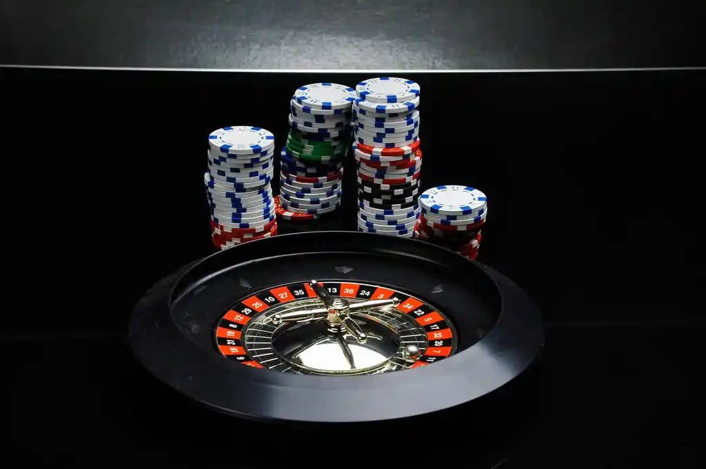 Live casino dengan dealer wanita cantik dan meja mewah